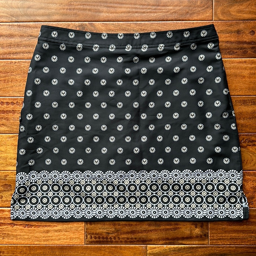 Cracked Wheat Black/Gold/White Skorts